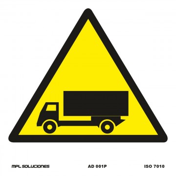 Señal: ¡Peligro! Salida de camiones